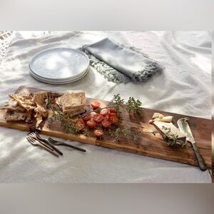 CRATE&BARREL NWT Carson acacia wood cheeseboard -brown -36”